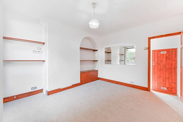 2 Bedroom Flat To Rent In Tylecroft Road, Norbury, London, SW16