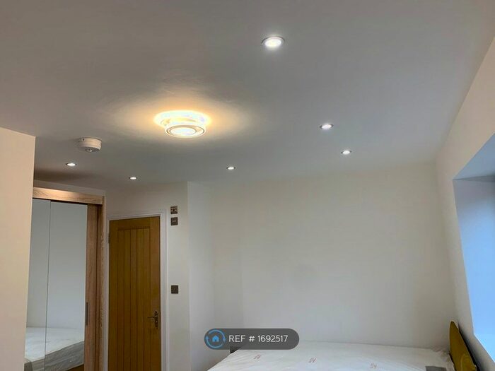 Studio To Rent In Gants Hill, Essex, IG2