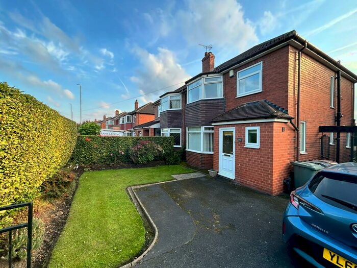 3 Bedroom Semi-Detached House To Rent In Ring Road, Beeston Park, Leeds, LS10