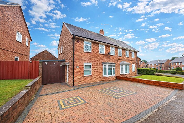 3 Bedroom Semi-Detached House To Rent In Bloomfield Avenue, Luton, Bedfordshire, LU2