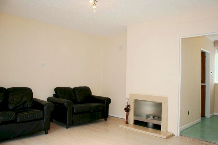 3 Bedroom Semi-Detached House To Rent In Brede Close, London, E6