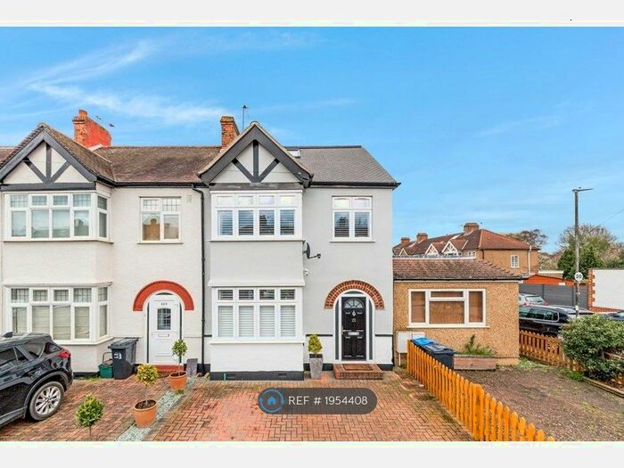 4 Bedroom Semi-Detached House To Rent In Seaforth Avenue, New Malden, KT3