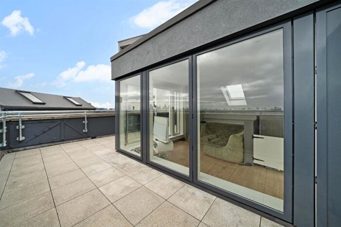 2 Bedroom Flat For Sale In Keeling House, Claredale Street, London, E2