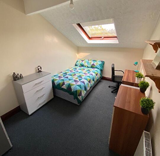 8 Bedroom End Of Terrace House To Rent In Conyngham Road, Victoria Park, Manchester, M14