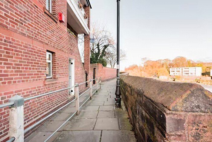 1 Bedroom Flat For Sale In City Walls, Chester, Cheshire, CH1