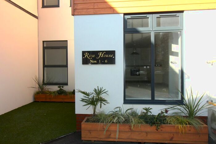 1 Bedroom Flat To Rent In Strand Hill, Dawlish, Devon, EX7