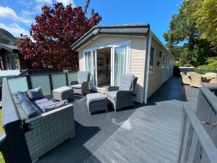 2 Bedroom Property For Sale In The Cedars, Aberconwy Park, LL32