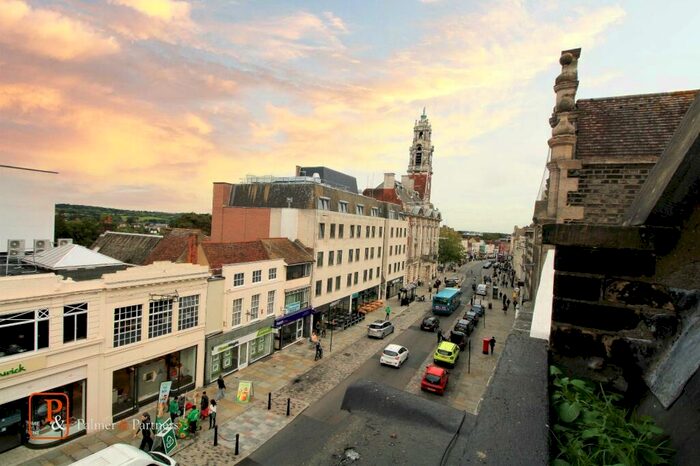 2 Bedroom Penthouse To Rent In High Street, Colchester, Essex, CO1