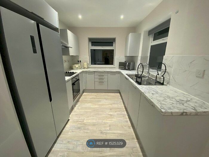 6 Bedroom Terraced House To Rent In Balfour Road, Nottingham, NG7