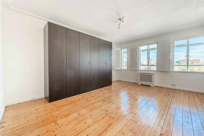 3 Bedroom Flat To Rent In Cheltenham Terrace, Chelsea, London, SW3