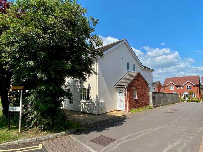 Houses for sale & to rent in SN25 3DR, Barbury Close, Rodbourne Cheney