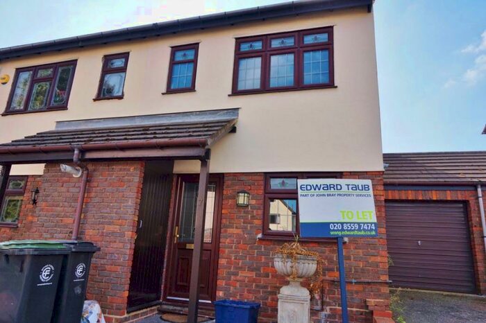 2 Bedroom House To Rent In Buckhurst Hill, IG9