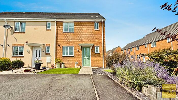 3 Bedroom End Of Terrace House For Sale In Heol Y Fronfraith Fawr, Broadlands, Bridgend, CF31