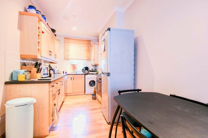 2 Bedroom Flat To Rent In Lower Richmond Road, London, SW15