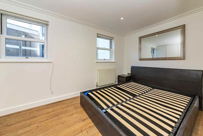 5 Bedroom Semi-Detached House To Rent In Fredericks Row, Angel, EC1V