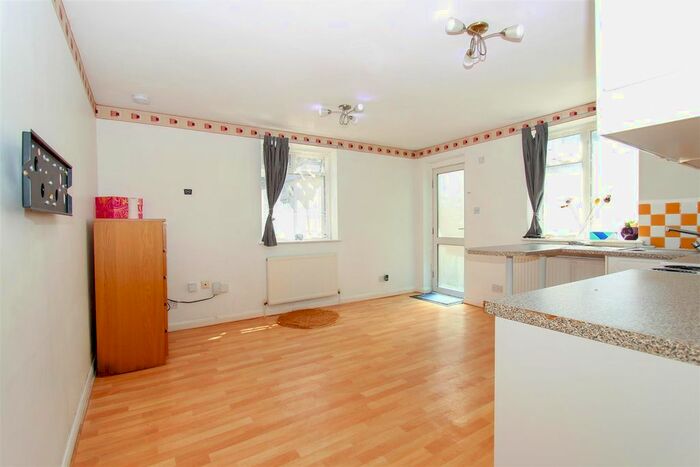 1 Bedroom Flat To Rent In Abbots Close, Ruislip, HA4
