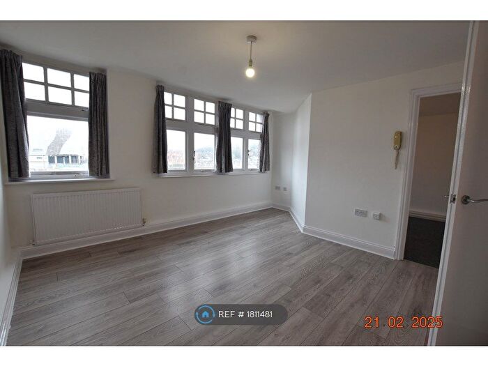 2 Bedroom Flat To Rent In T L House, Luton, LU1
