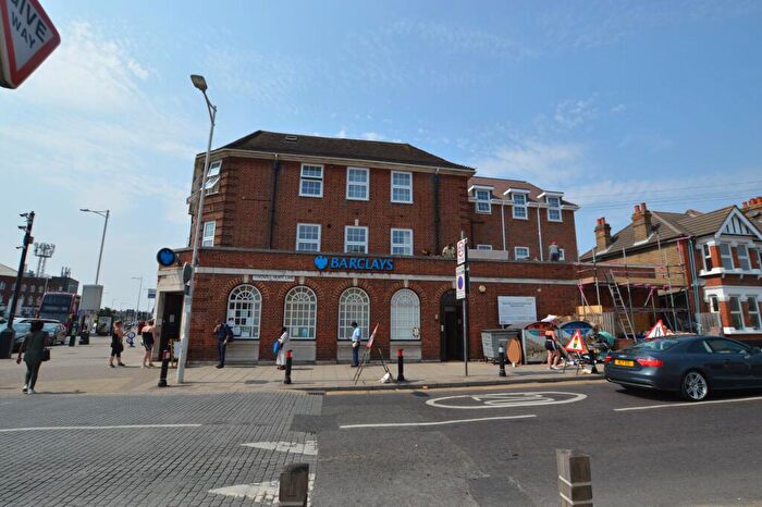 2 Bedroom Flat To Rent In High Road, RM6