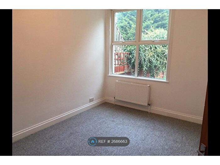 2 Bedroom Flat To Rent In Brightwell Avenue, Westcliff-On-Sea, SS0