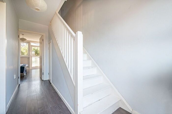 3 Bedroom Flat To Rent In Loughborough Street, Kennington, London, SE11
