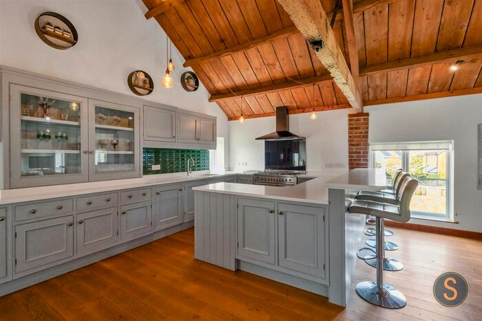 4 Bedroom Barn Conversion For Sale In Bedford Road, Houghton Regis, Dunstable, LU5