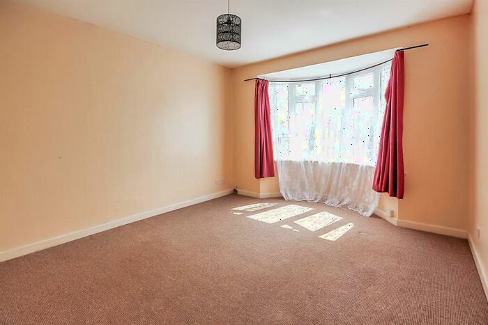 3 Bedroom Detached Bungalow To Rent In Green Ridge, Westdene, Brighton, BN1