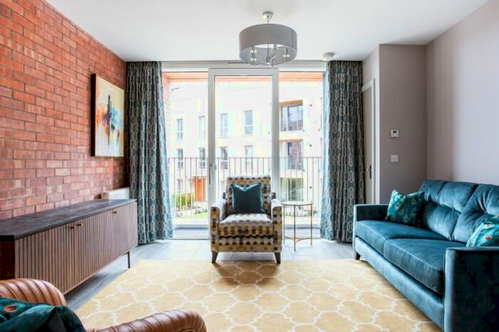 2 Bedroom Flat To Rent In Ormeau Road, Belfast, BT7