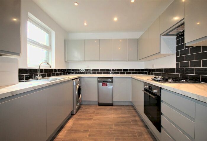 4 Bedroom Flat To Rent In Williamson Street, Islington, N7