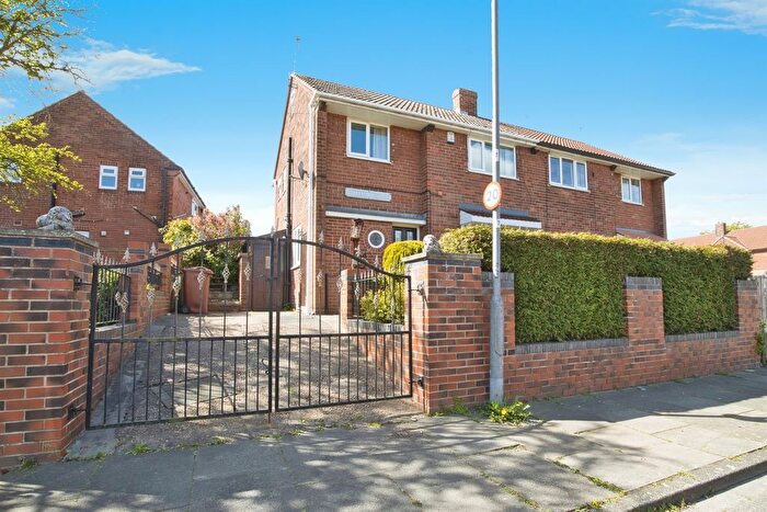 3 Bedroom Semi-Detached House For Sale In Ambleside Road, Castleford, WF10