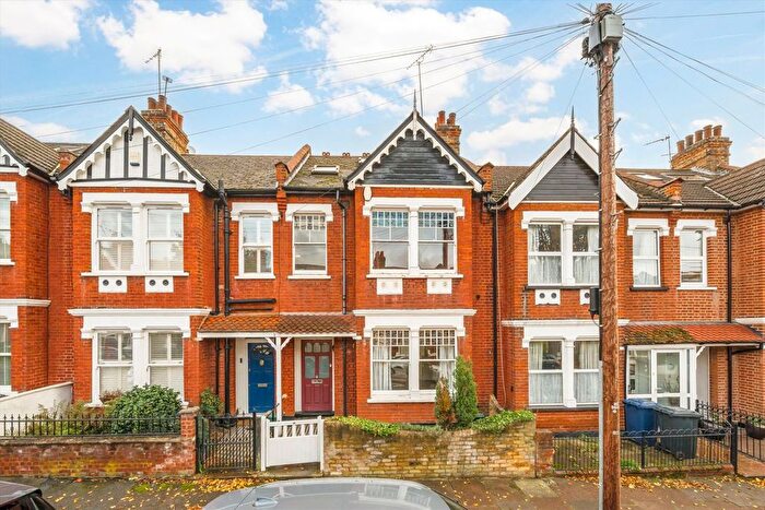 4 Bedroom Property For Sale In Lawn Gardens, Hanwell, W7