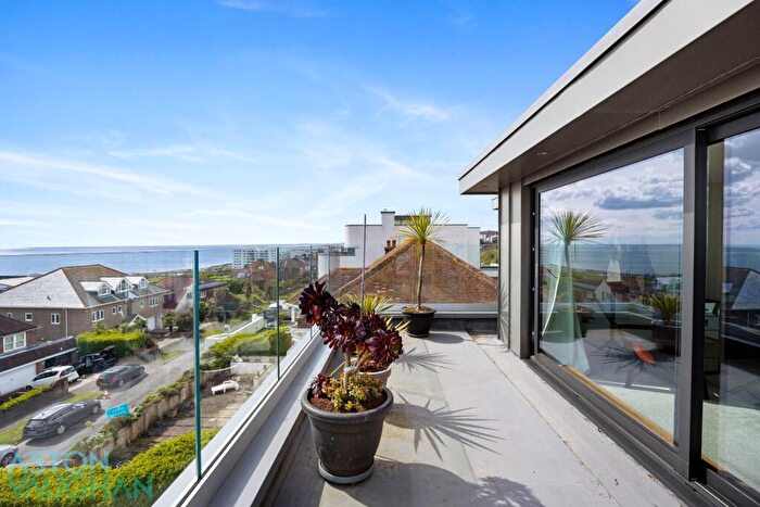 6 Bedroom Detached House For Sale In Roedean Road, Brighton, BN2
