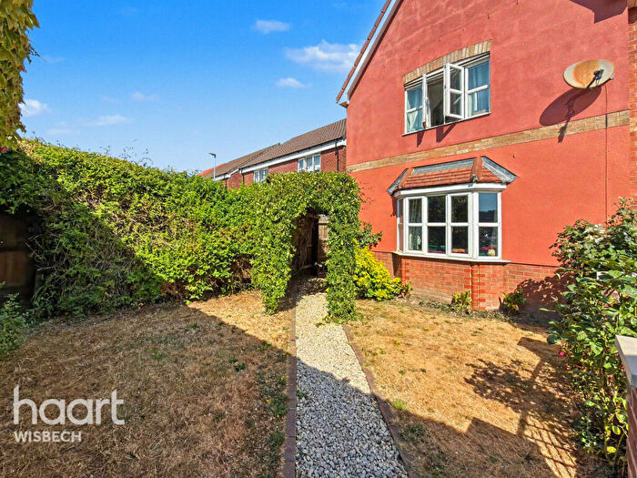 3 Bedroom Semi-Detached House For Sale In Cedar Way, Elm, PE14