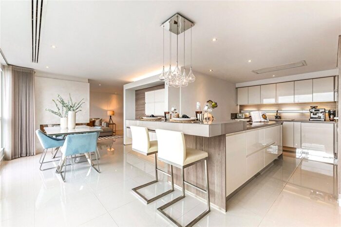 2 Bedroom Flat For Sale In Imperial Point, The Quays, Salford, Greater Manchester, M50