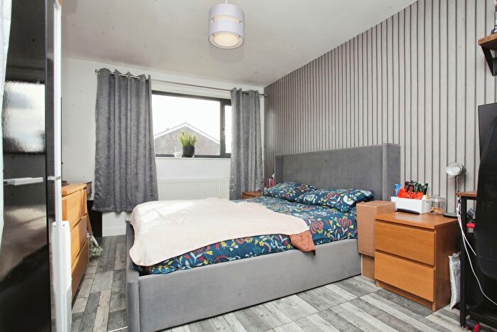 3 Bedroom Terraced House For Sale In Hilton Avenue, Nuneaton, Warwickshire, CV10