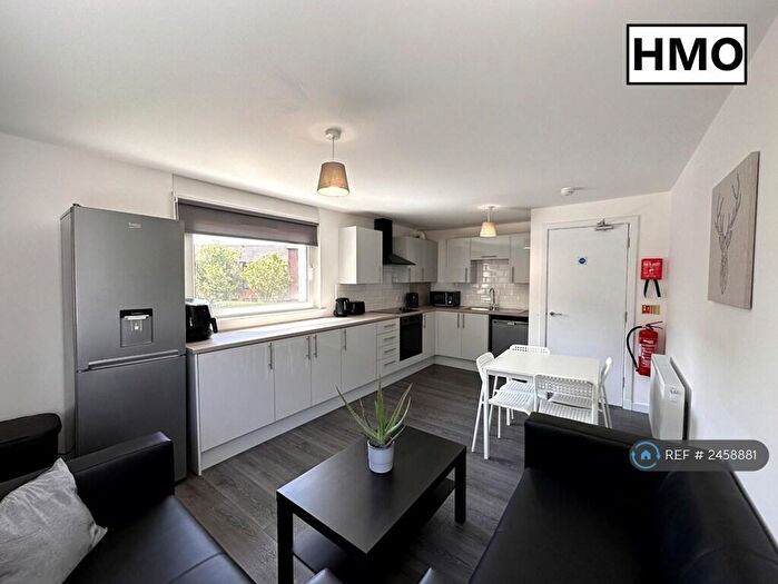 4 Bedroom Flat To Rent In Hmo Chapel Street, Glasgow, G73