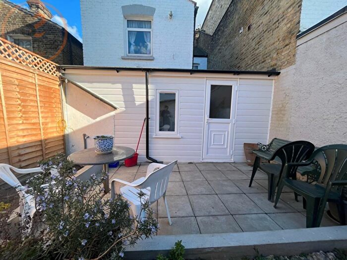 Studio To Rent In Garratt Lane, London, SW17