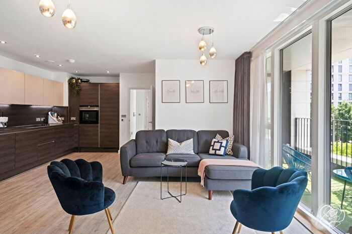 3 Bedroom Flat For Sale In Hyett Court, Peloton Avenue, Stratford, E20