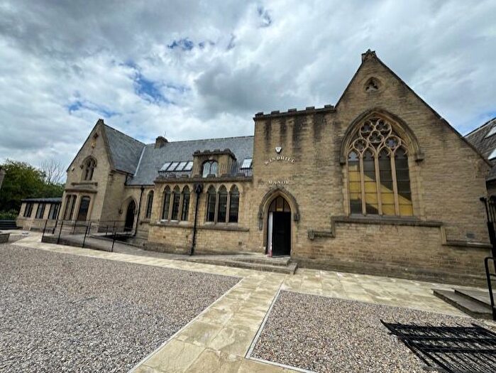 2 Bedroom Flat To Rent In Apart Windhill Manor, Leeds Road, Shipley Bradford, BD18