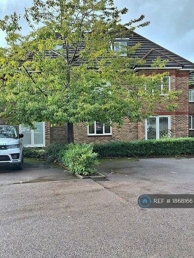 1 Bedroom Flat To Rent In Woodgate Close, Cobham, KT11