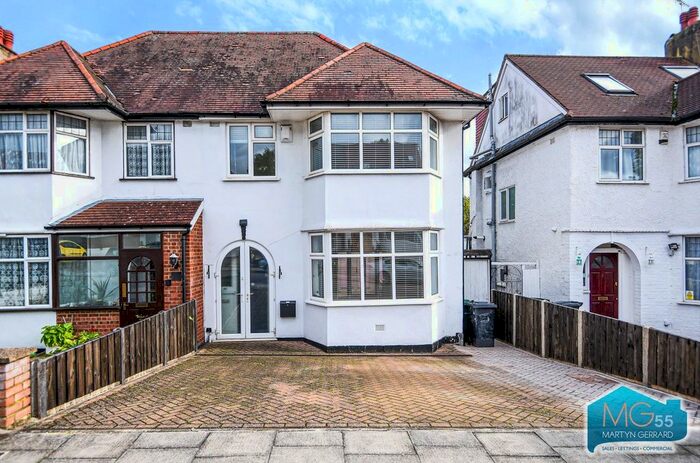 3 Bedroom Property To Rent In Holders Hill Drive, Hendon, London, NW4