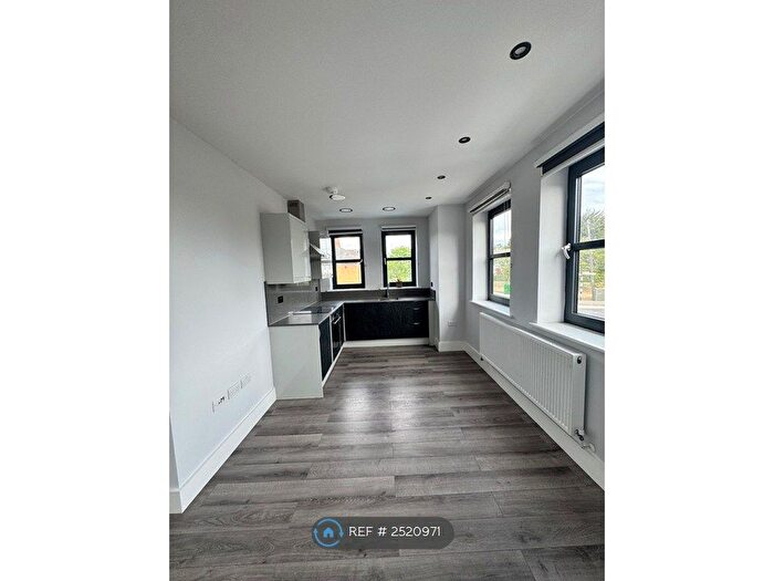 2 Bedroom Flat To Rent In Welbeck Road, Barnet, EN4