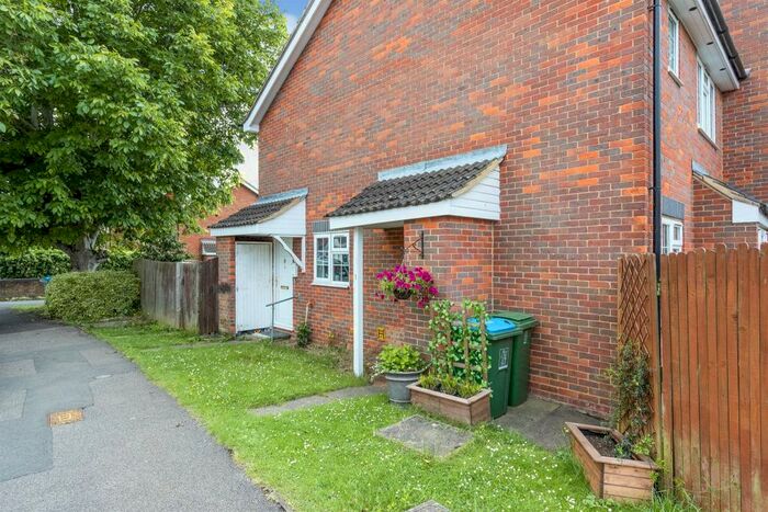 1 Bedroom End Of Terrace House To Rent In Small Crescent, Buckingham, MK18