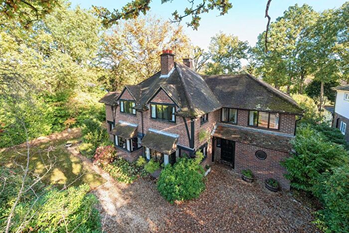 6 Bedroom Detached House For Sale In South Woking, GU22