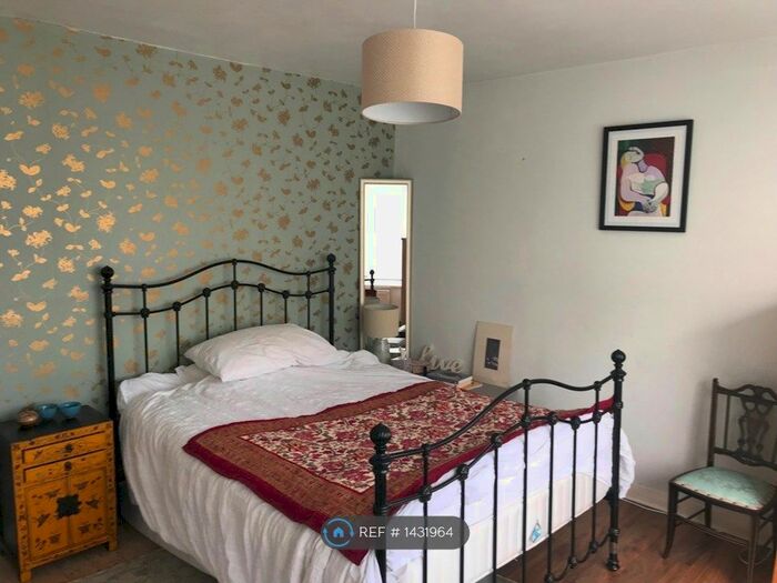 2 Bedroom Maisonette To Rent In Cranebrook, Twickenham, TW2