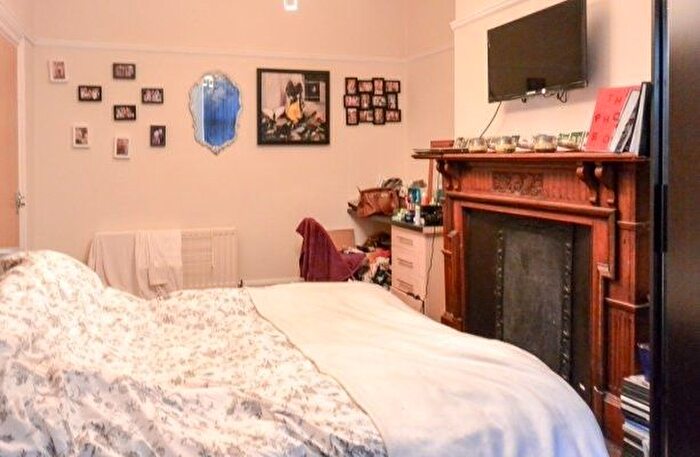 6 Bedroom Semi-detached House To Rent In Headingley Mount, Leeds, LS6