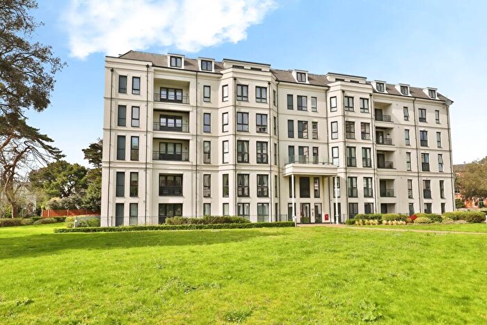 2 Bedroom Flat For Sale In West Cliff Road, Bournemouth, Dorset, BH2