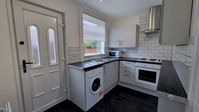 2 Bedroom Semi-Detached House To Rent In Glenthorpe Crescent, Burmantofts, Leeds, LS9