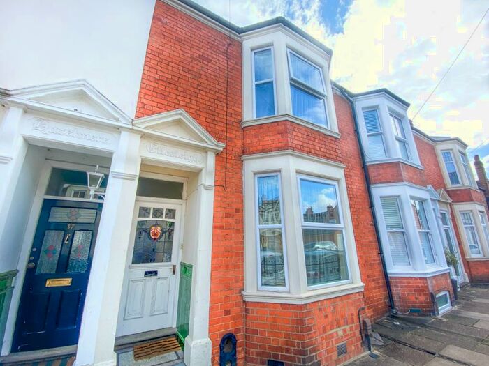 3 Bedroom House To Rent In Garrick Road, Abington, Northampton, NN1