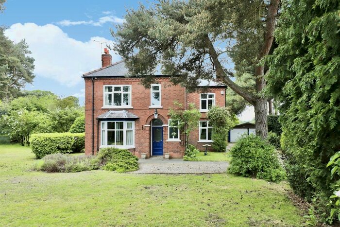 4 Bedroom Detached House For Sale In Markham Moor, Retford, DN22