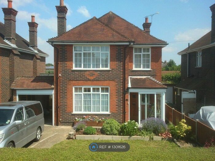 4 Bedroom Detached House To Rent In East Meads, Guildford GU2